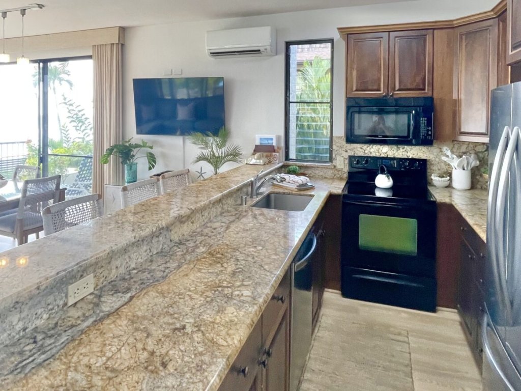 Oceanfront Family Friendly 2BR Maui - Unit B29 Vacation Rental in Lahaina - RedAwning