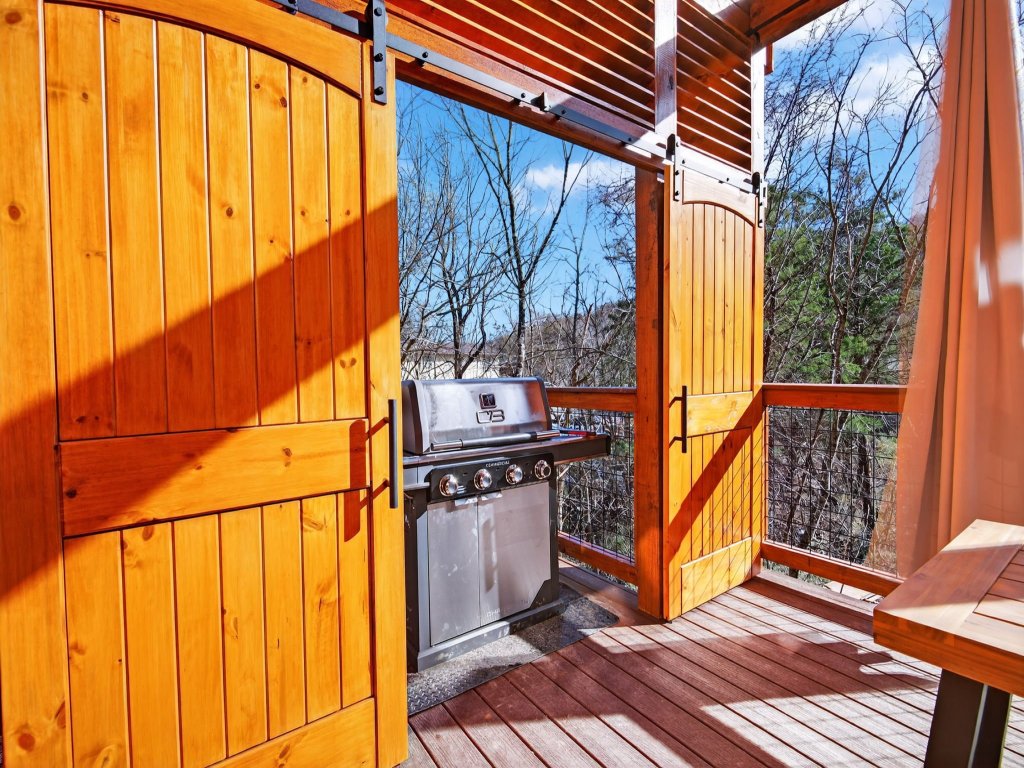 ERN802 - Bear Olympics Vacation Rental in Pigeon Forge - RedAwning