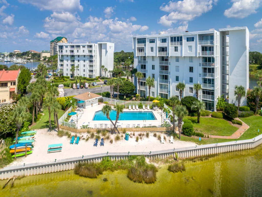 Dolphin Point 702A Vacation Rental in Destin - RedAwning