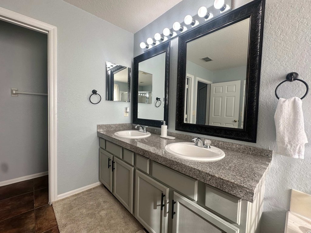 Family Villa 5 bedroom near disney world Vacation Rental in Davenport - RedAwning