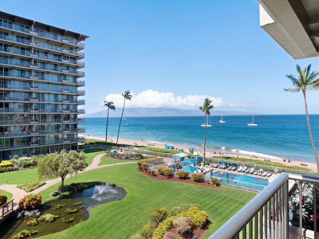 Whaler 413 OceanView Studio Condo Vacation Rental in Lahaina - RedAwning