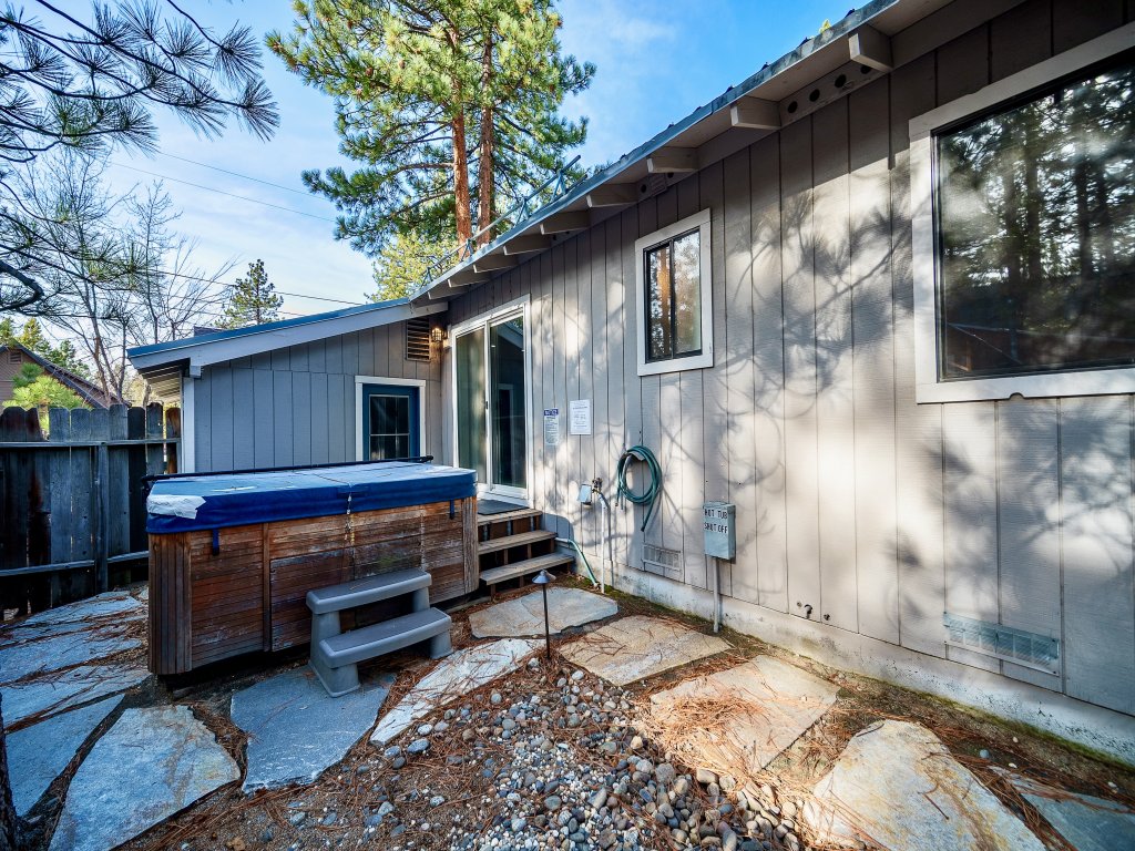 The Azure Tahoe Cabin Vacation Rental in California - RedAwning