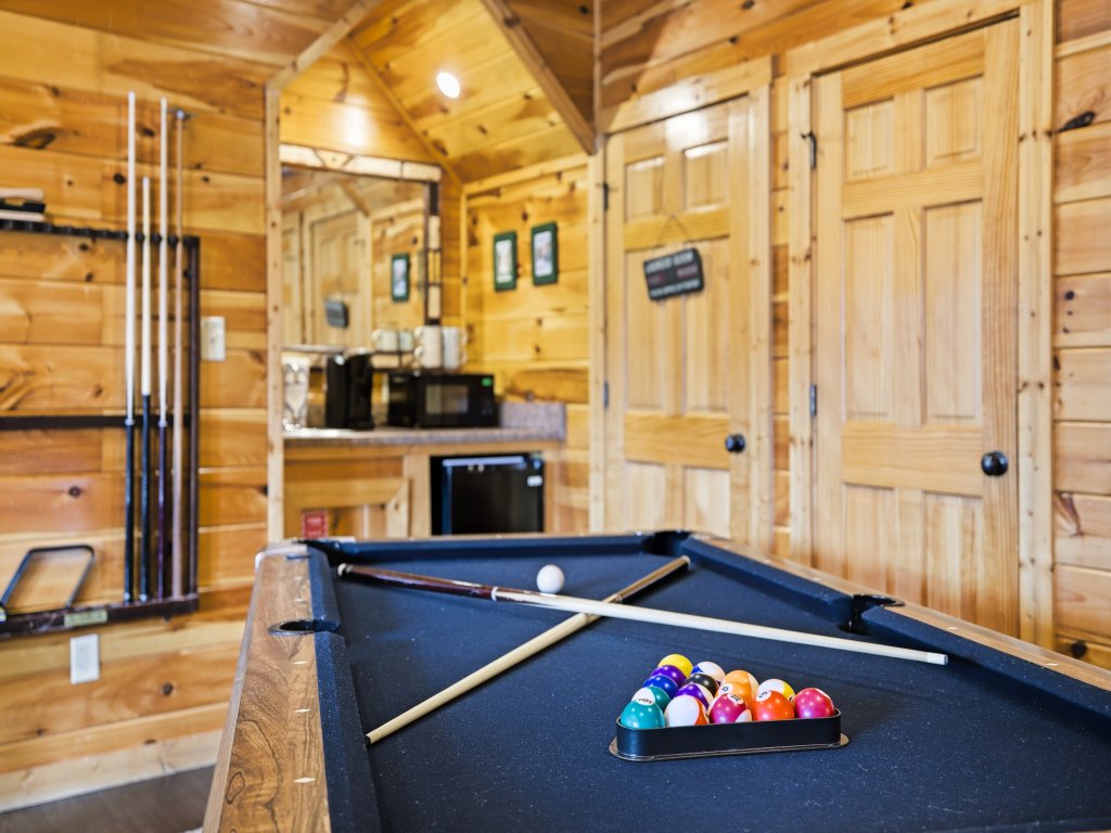 Knotty But Nice Vacation Rental in Sevierville - RedAwning