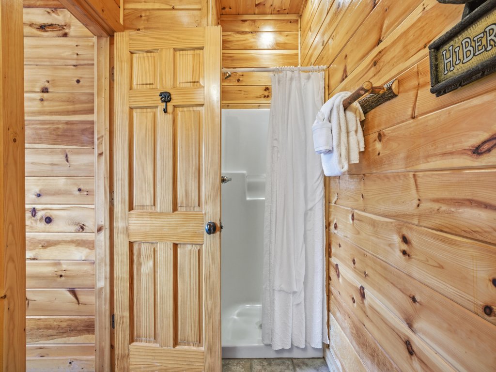Knotty But Nice Vacation Rental in Sevierville - RedAwning