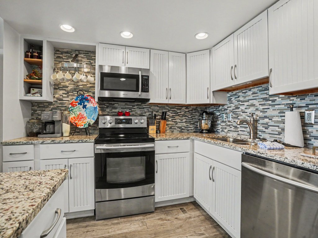 1008 Waters Edge Resort Vacation Rental in Garden City - RedAwning
