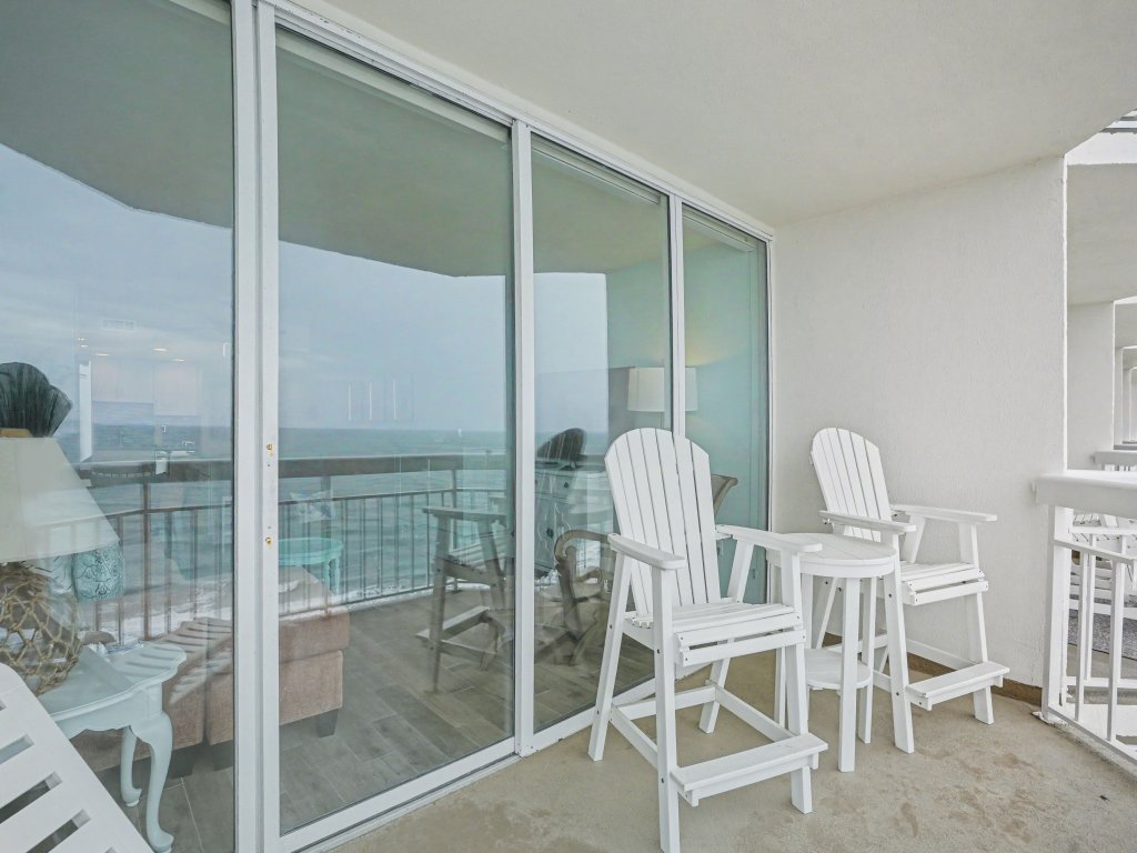 1008 Waters Edge Resort Vacation Rental in Garden City - RedAwning