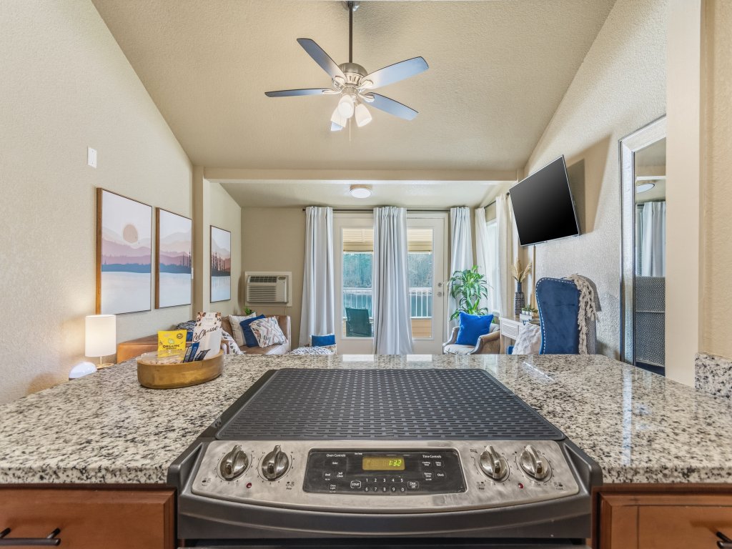 Clearwater Golden Escape on Lake Hamilton Vacation Rental in Arkansas - RedAwning