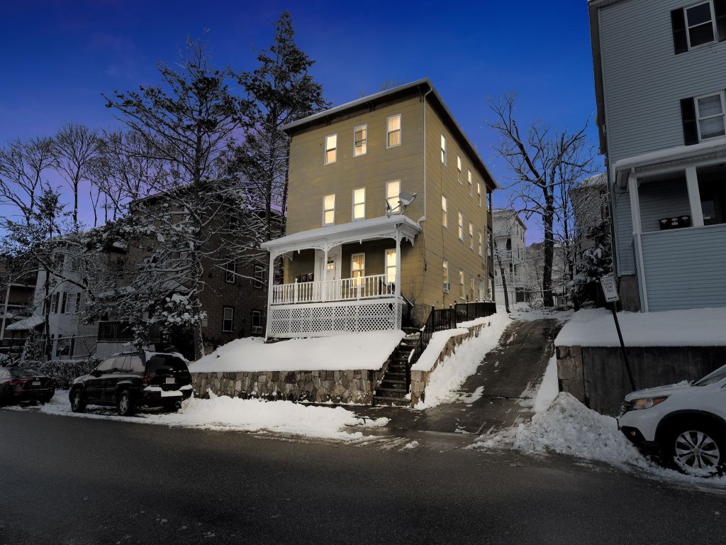 Cozy Adventure Filled Escape Free parking Vacation Rental in Massachusetts - RedAwning
