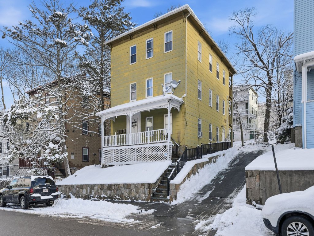Cozy Adventure Filled Escape Free parking Vacation Rental in Massachusetts - RedAwning