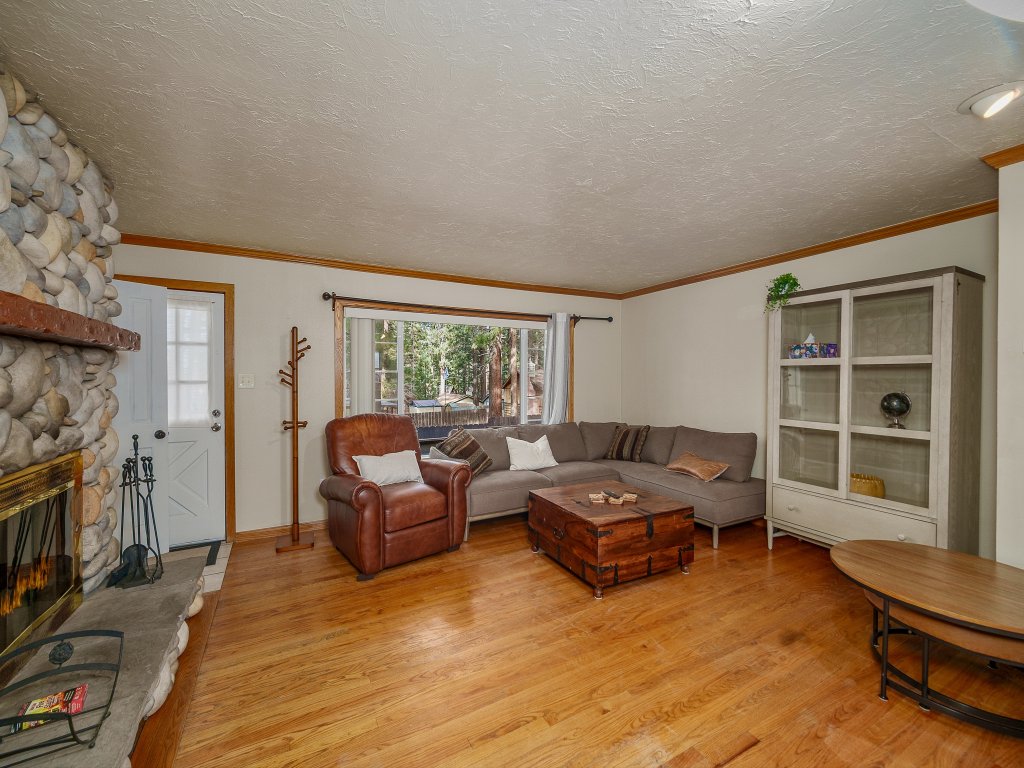 The Blue Bear Cabin Lake Tahoe Family Getaway 2450P Vacation Rental in California - RedAwning