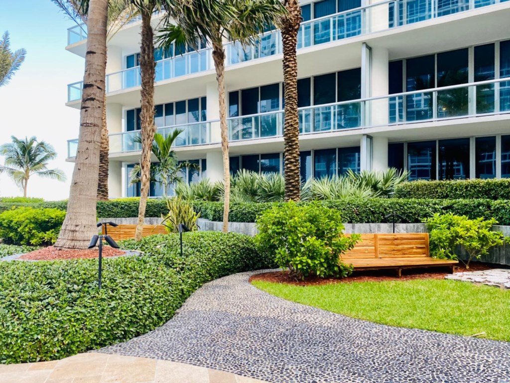 2/2 Private Luxury Suite at Carillon Miami Beach Vacation Rental in Miami Beach - RedAwning