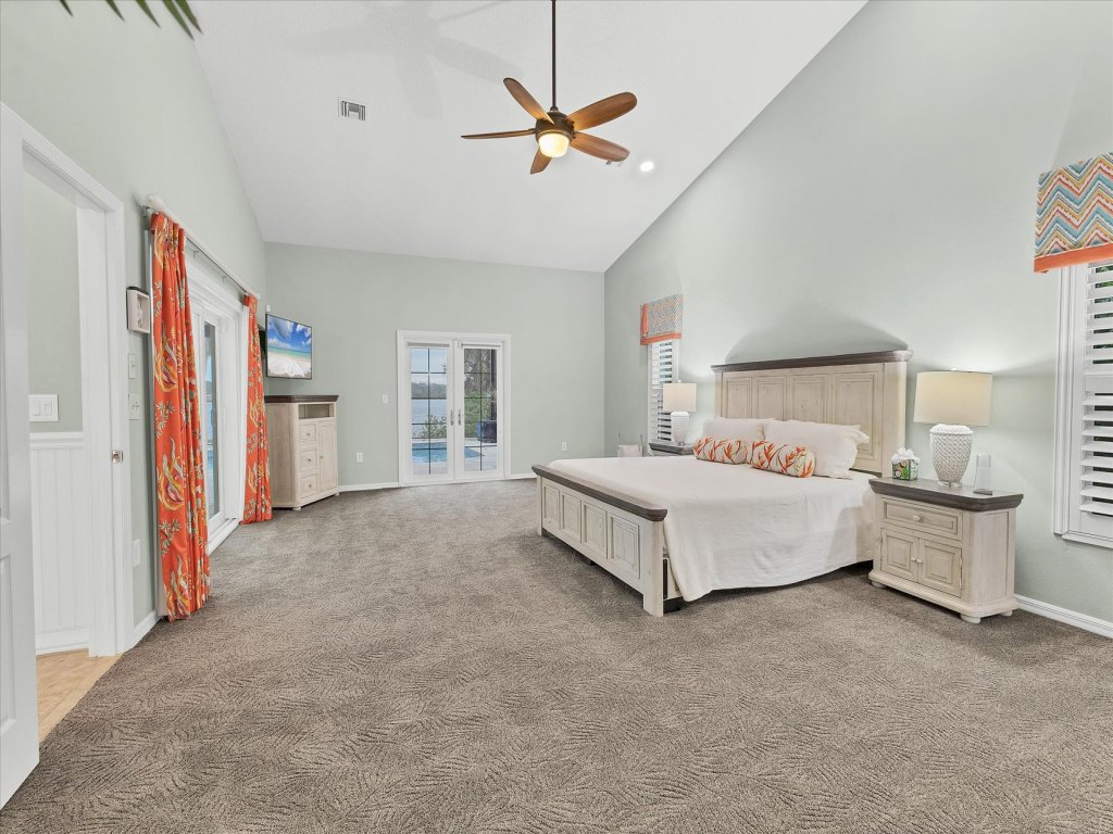 MAN8035 Vacation Rental in Englewood - RedAwning