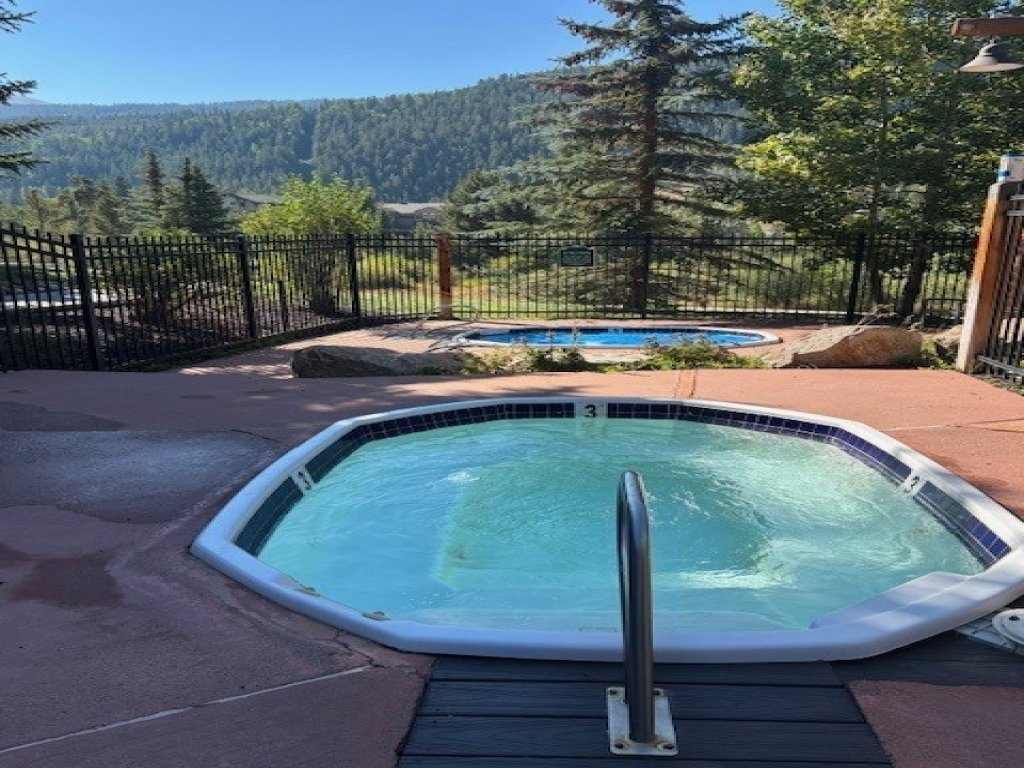 Renovated 3BR Mountain Condo - Kids Ski Free Vacation Rental in Keystone - RedAwning