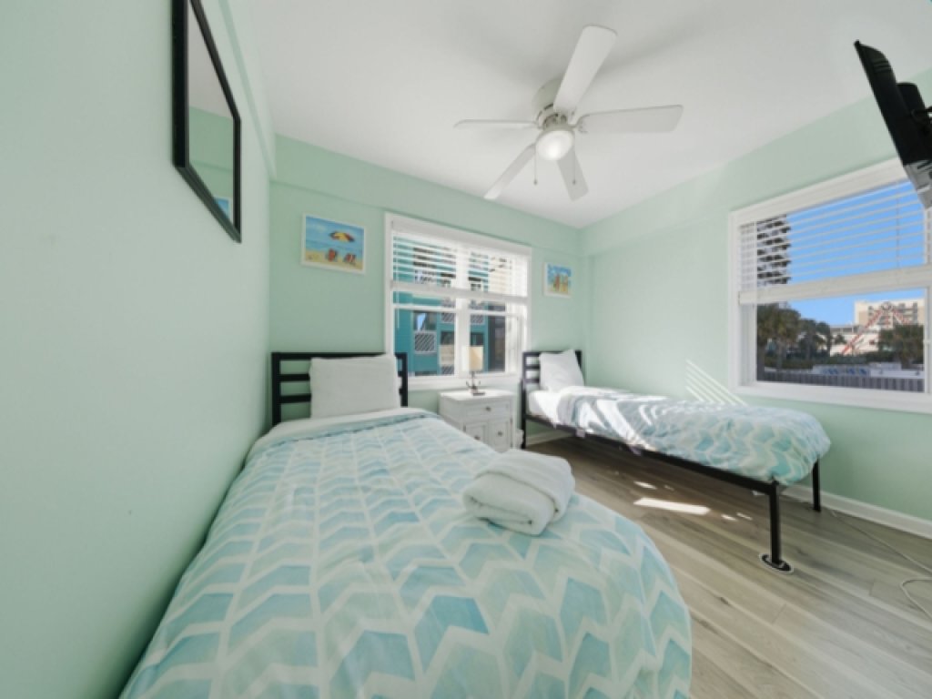 A Shore Pleasure Vacation Rental in North Carolina - RedAwning