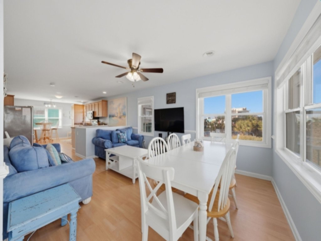 A Shore Pleasure Vacation Rental in North Carolina - RedAwning