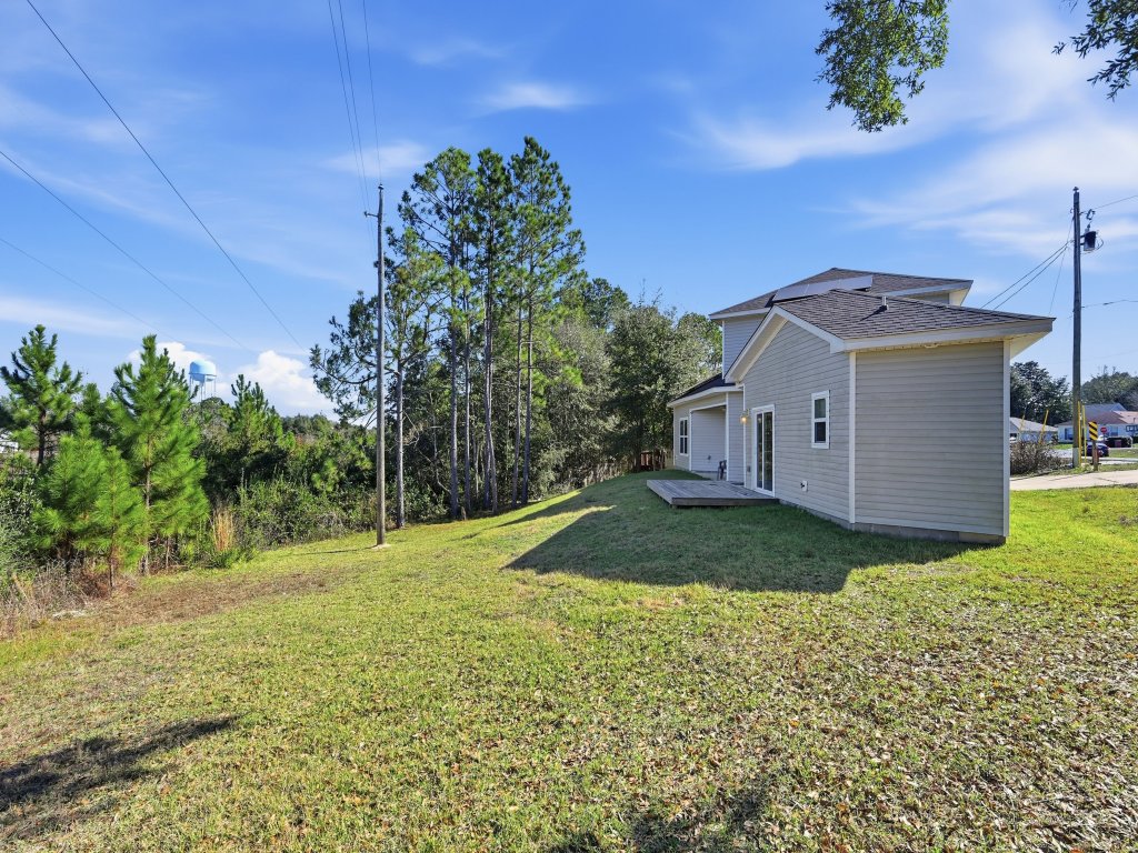 Modern Pine-Scented Retreat – 30 Mins to Beach Vacation Rental in Florida - RedAwning