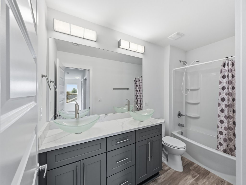 Modern Pine-Scented Retreat – 30 Mins to Beach Vacation Rental in Florida - RedAwning