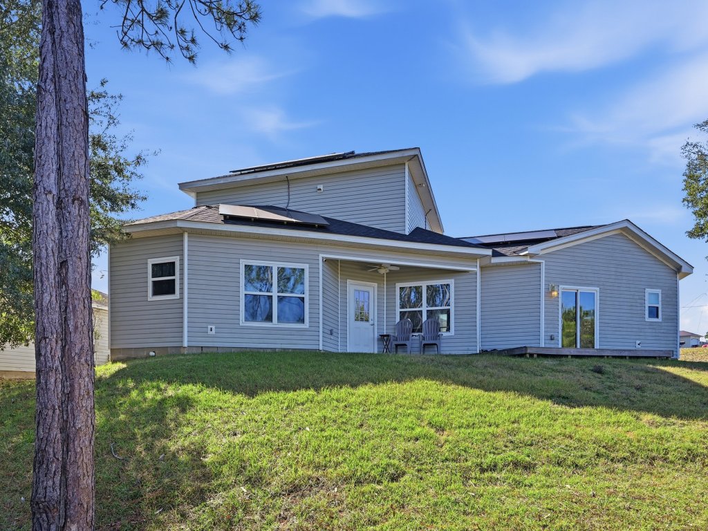 Modern Pine-Scented Retreat – 30 Mins to Beach Vacation Rental in Florida - RedAwning