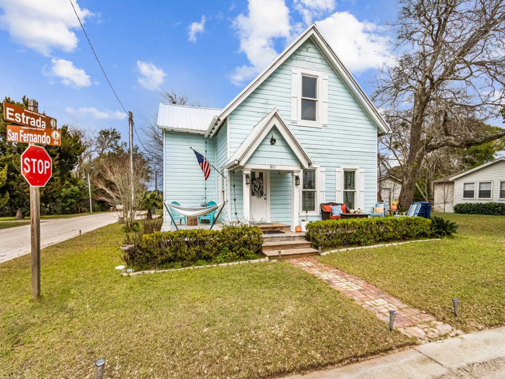 801 San Fernando Street Vacation Rental in Fernandina Beach - RedAwning