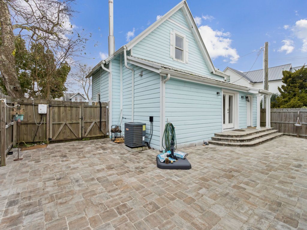 801 San Fernando Street Vacation Rental in Fernandina Beach - RedAwning