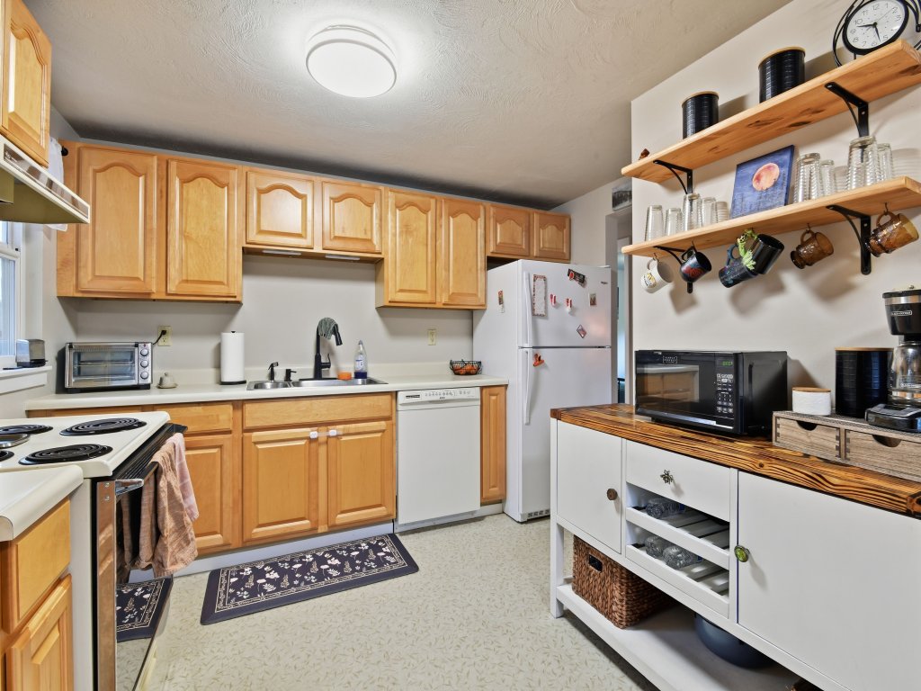 Hoops & Hygge Private Sport Court Retreat Vacation Rental in Washington - RedAwning