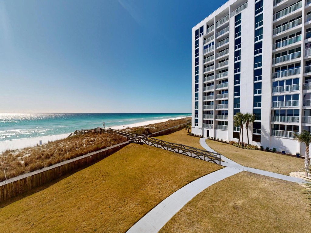 Shoreline Towers 1033 Vacation Rental in Destin - RedAwning