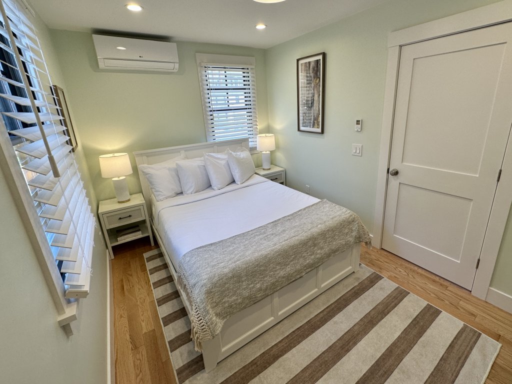 Downtown Newport Townhouse 2 BR/1.5 Bath/Parking Vacation Rental in Rhode Island - RedAwning