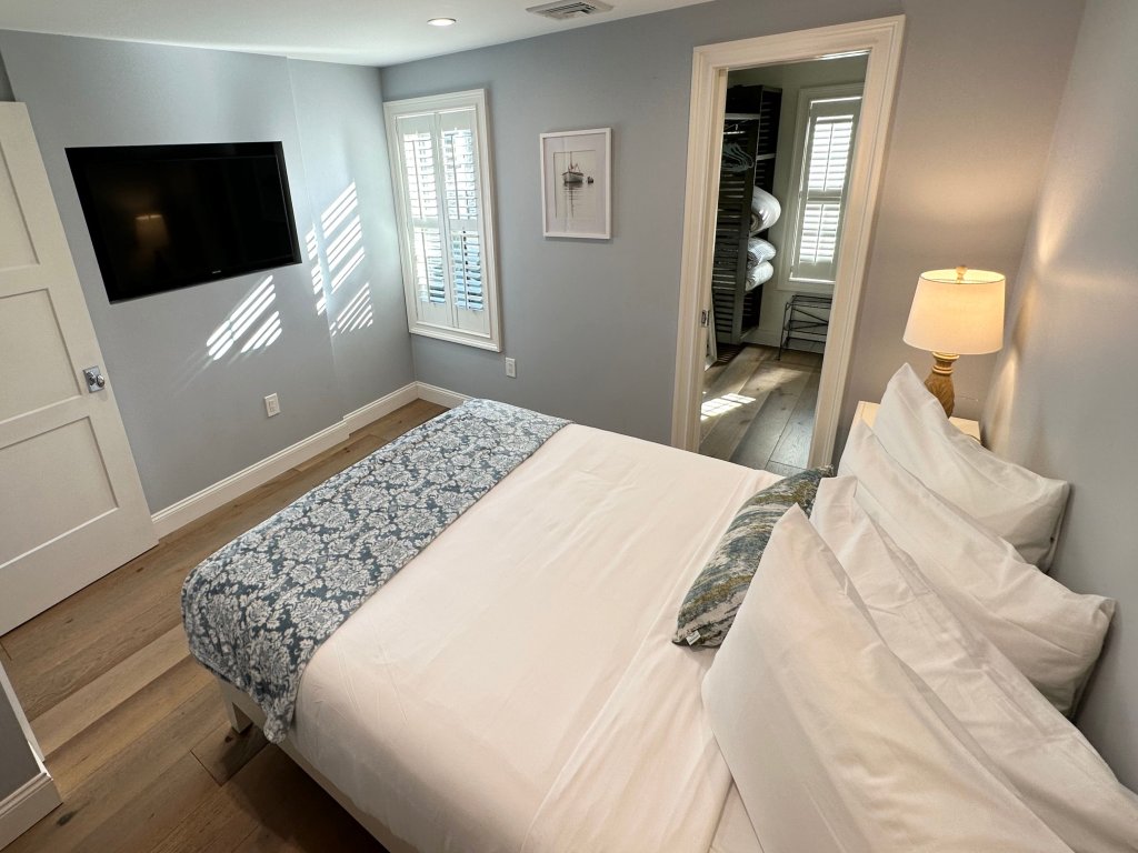 Beautifully Renovated 2 Bed 2 Bath Private Home Vacation Rental in Rhode Island - RedAwning