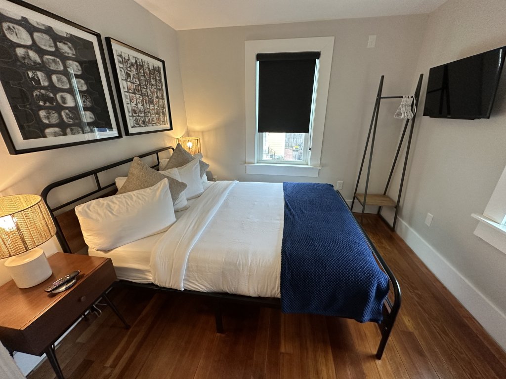 Large Three Room Suite 2 Bed/1 Bath in Downtown - Unit 4 Vacation Rental in Rhode Island - RedAwning