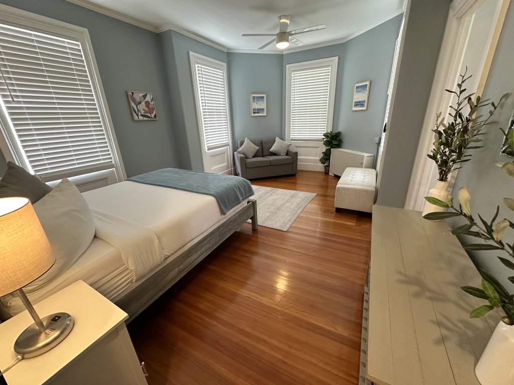 Spacious Suite 1 Bed/ 1 Bath/ Pullouts Sofas - Unit 5 Vacation Rental in Rhode Island - RedAwning