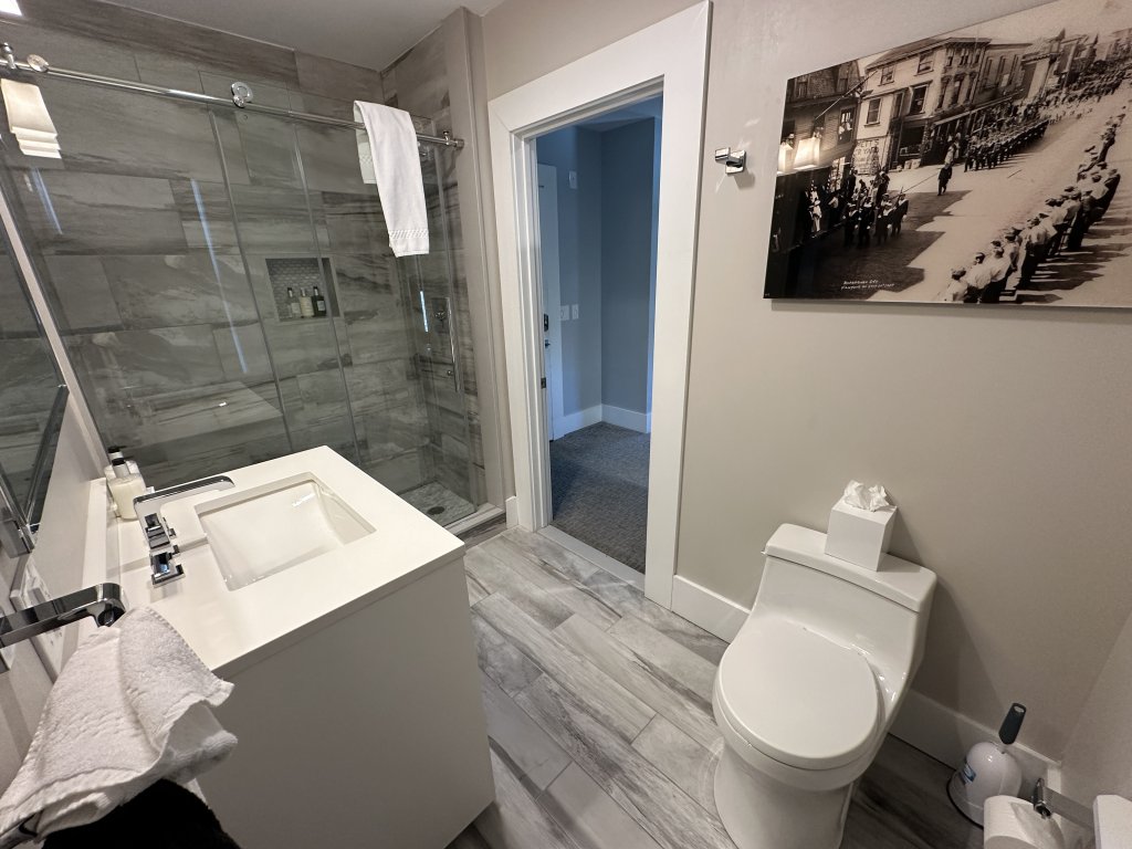 Spacious 1 Bed/1 Bath in Downtown Newport - Unit 5 Vacation Rental in Rhode Island - RedAwning