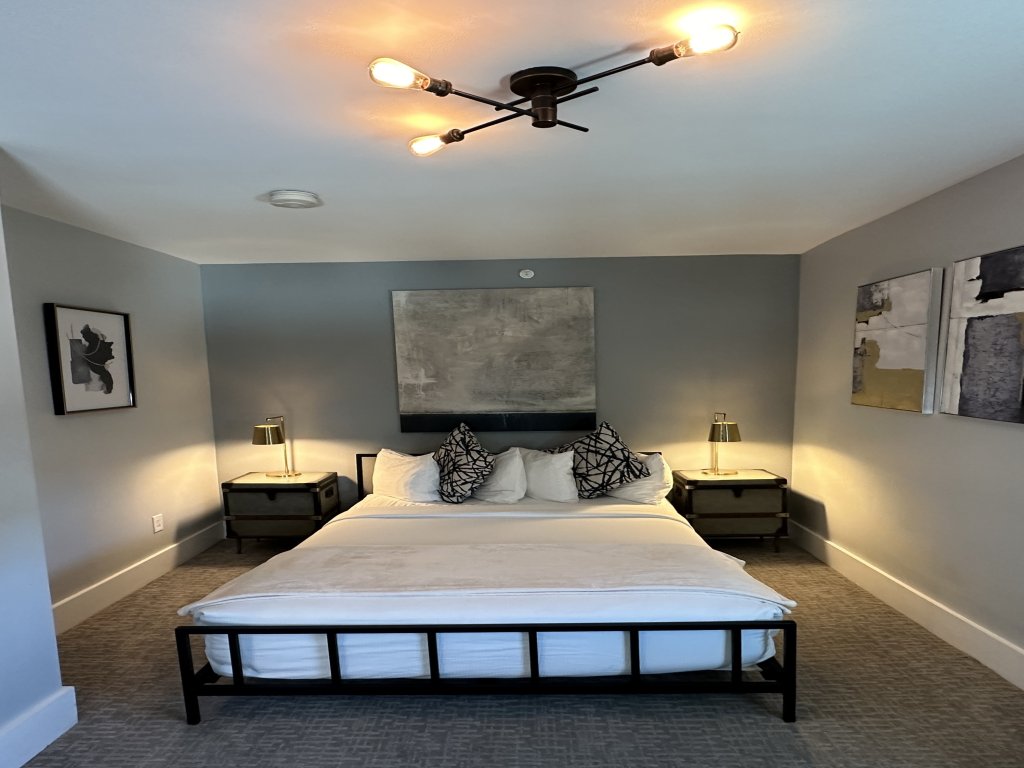 Spacious 1 Bed/1 Bath in Downtown Newport - Unit 5 Vacation Rental in Rhode Island - RedAwning
