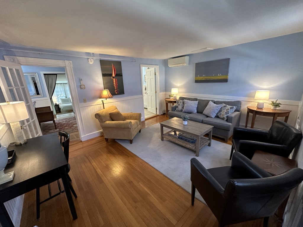 Entire Historic 5 Bed/ 5 Bath Inn Sleeps 12 Vacation Rental in Rhode Island - RedAwning