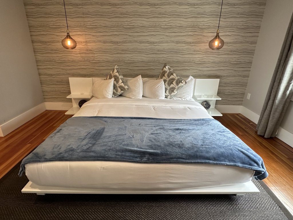 Very Cool 1 Bed/1 Bath in Downtown Pelham St - Unit 7 Vacation Rental in Rhode Island - RedAwning