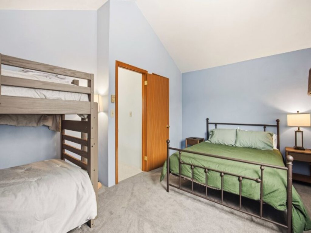 Swiss Mountain 3BR DLX,CSSS4704 Vacation Rental in Pennsylvania - RedAwning