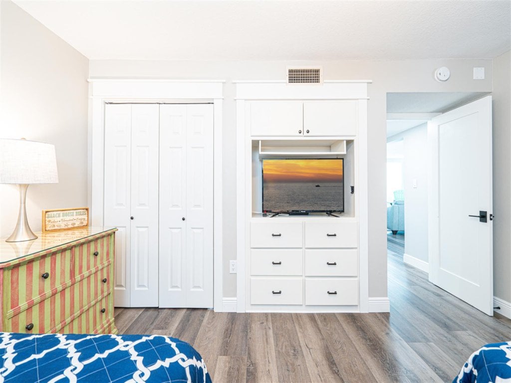 Shoreline Towers 2104 Vacation Rental in Destin - RedAwning