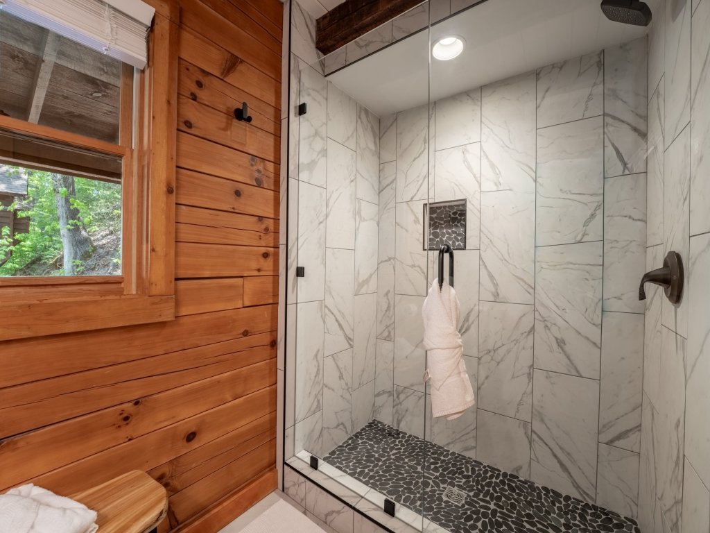 ER39 - Smoky Creek Lodge Vacation Rental in Pigeon Forge - RedAwning