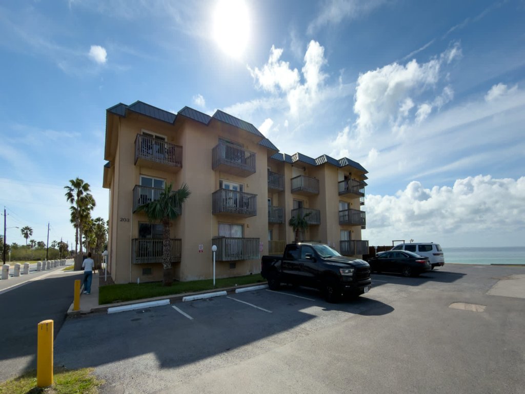 Bayfront w-docks & fish 3 Patios  Prime Location Vacation Rental in South Padre Island - RedAwning