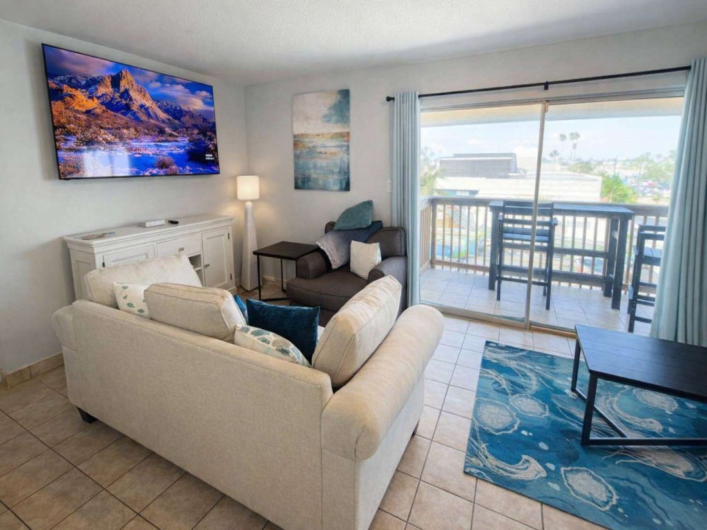 Bayfront w-docks & fish 3 Patios  Prime Location Vacation Rental in South Padre Island - RedAwning