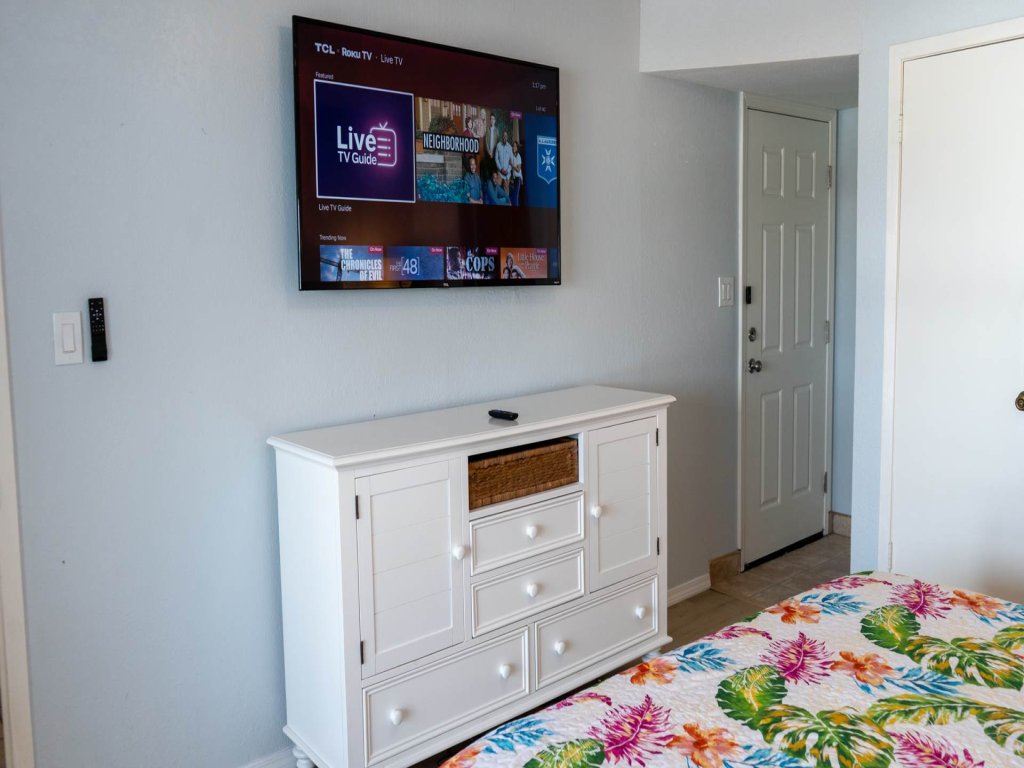 Bayfront w-docks & fish 3 Patios  Prime Location Vacation Rental in South Padre Island - RedAwning
