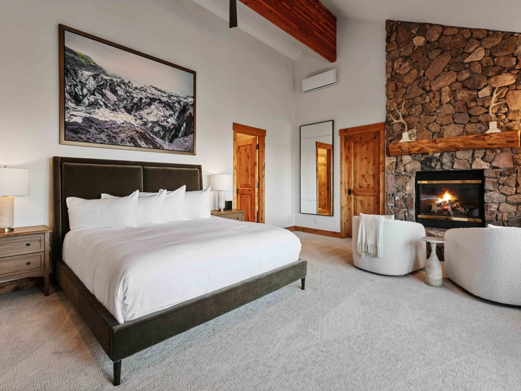 5BR Retreat w/ Hot Tub at Deer Valley Base Vacation Rental in Park City - RedAwning
