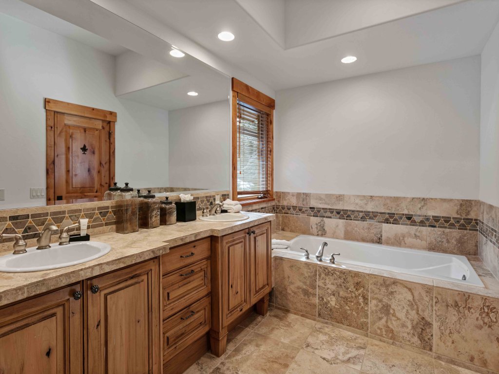 5BR Retreat w/ Hot Tub at Deer Valley Base Vacation Rental in Park City - RedAwning