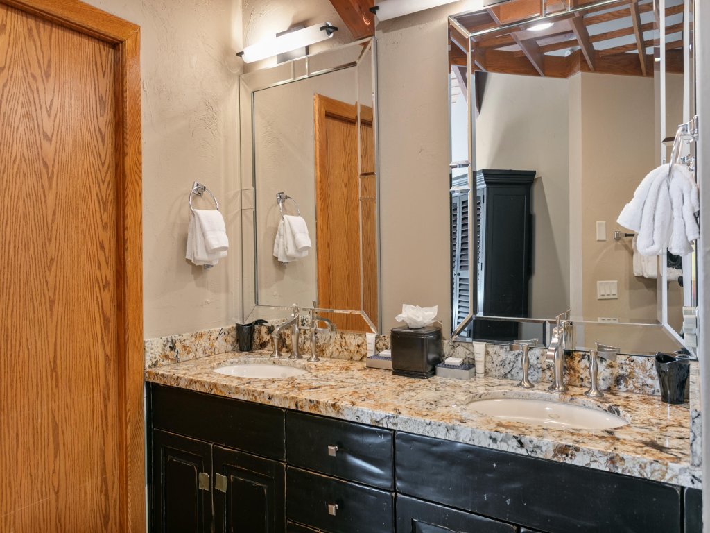 Family-Friendly Ski Escape with Hot Tub Vacation Rental in Park City - RedAwning