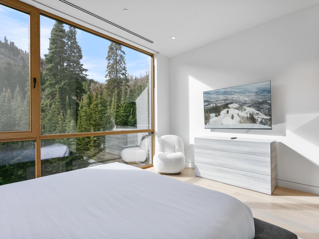 3BR Ski-in/Ski-Out Deer Valley Retreat Vacation Rental in Park City - RedAwning