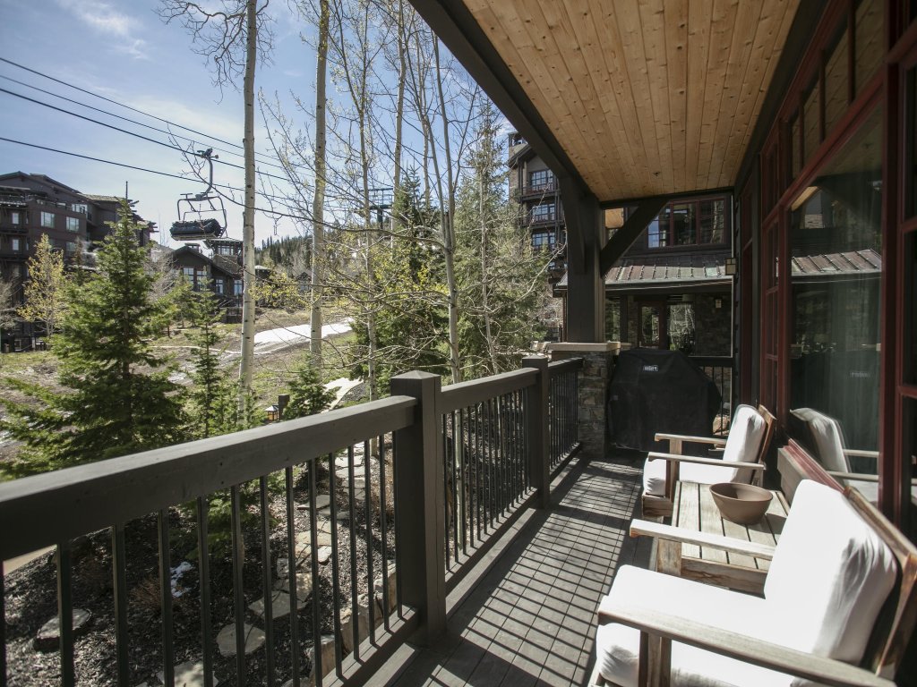 Flagstaff 204 - Ski-In/Ski-Out Mountain Retreat | 3BR Vacation Rental in Park City - RedAwning