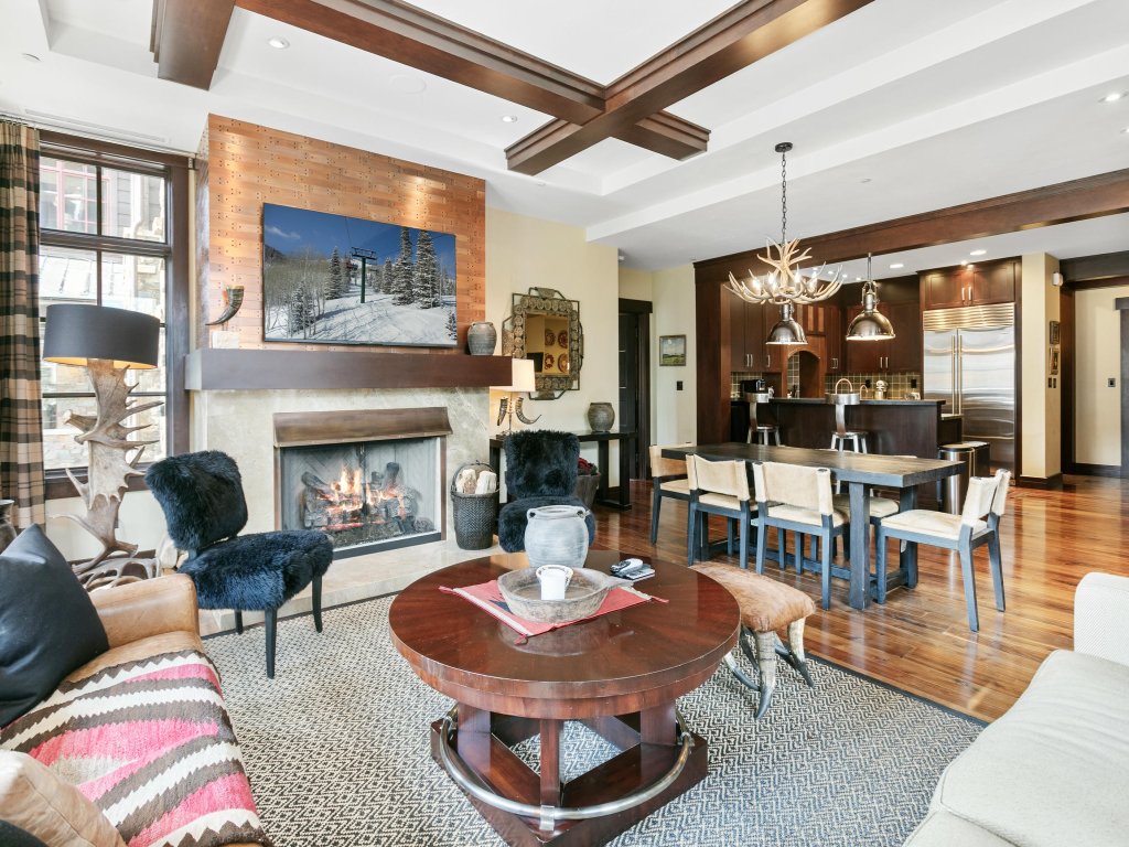 Flagstaff 204 - Ski-In/Ski-Out Mountain Retreat | 3BR Vacation Rental in Park City - RedAwning