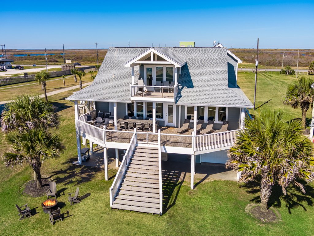 Seagrape Vacation Rental in Texas - RedAwning