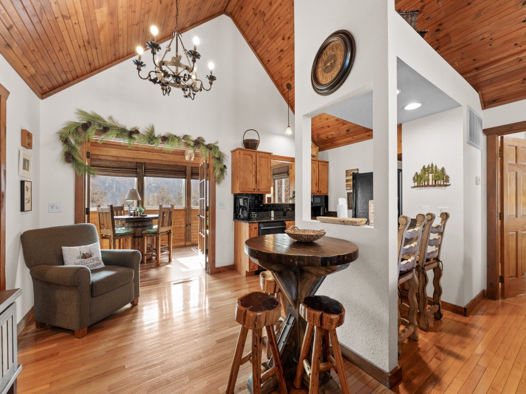 SBL51 The Hunt Cabin at Stonebridge Vacation Rental in Branson West - RedAwning