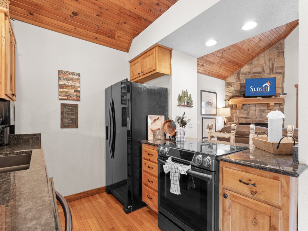 SBL51 The Hunt Cabin at Stonebridge Vacation Rental in Branson West - RedAwning