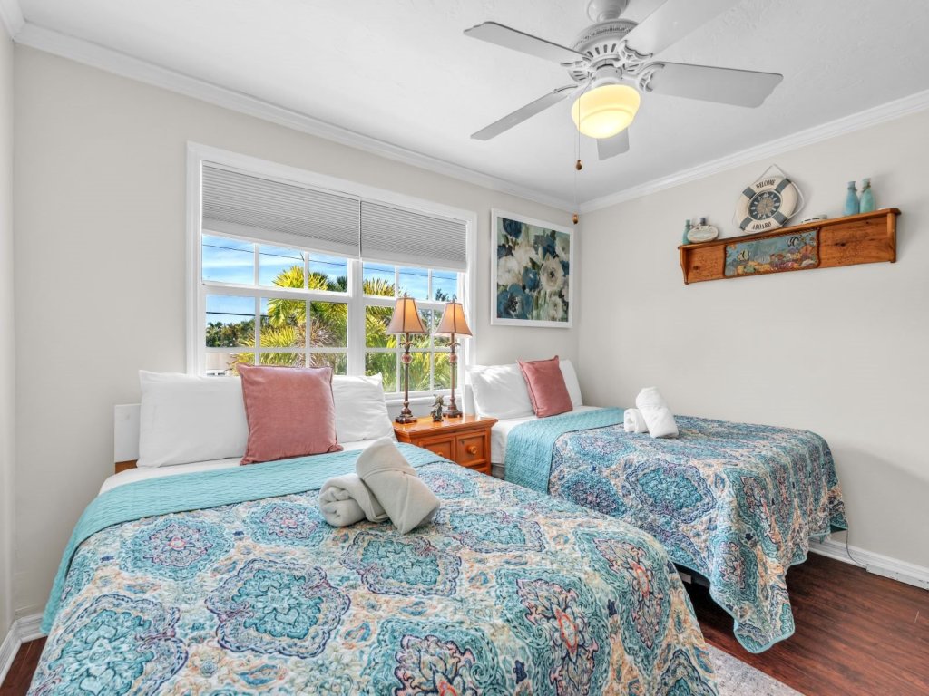 Anchors West Vacation Rental in Holmes Beach - RedAwning